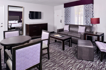 clarion inn and suites suite