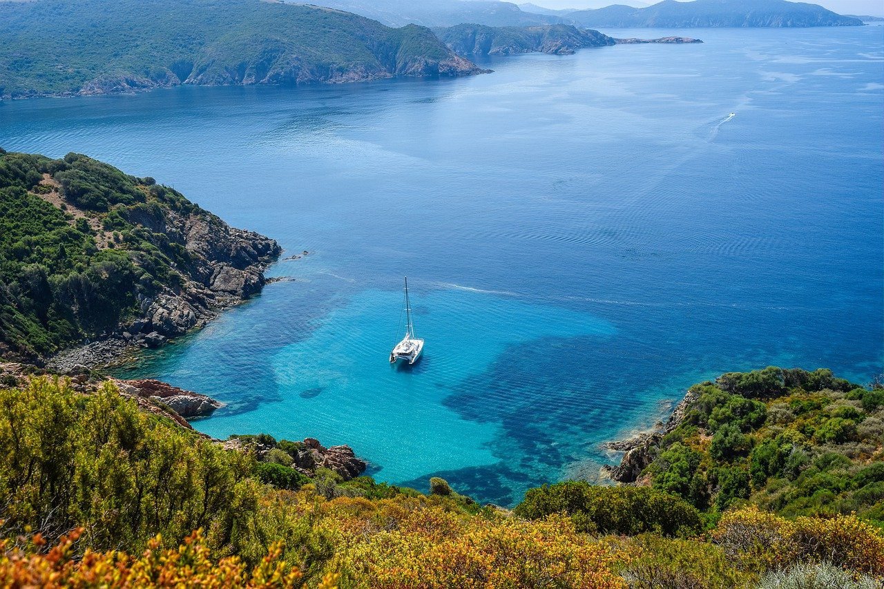 Sail into Paradise with Club La Costa Yacht Club