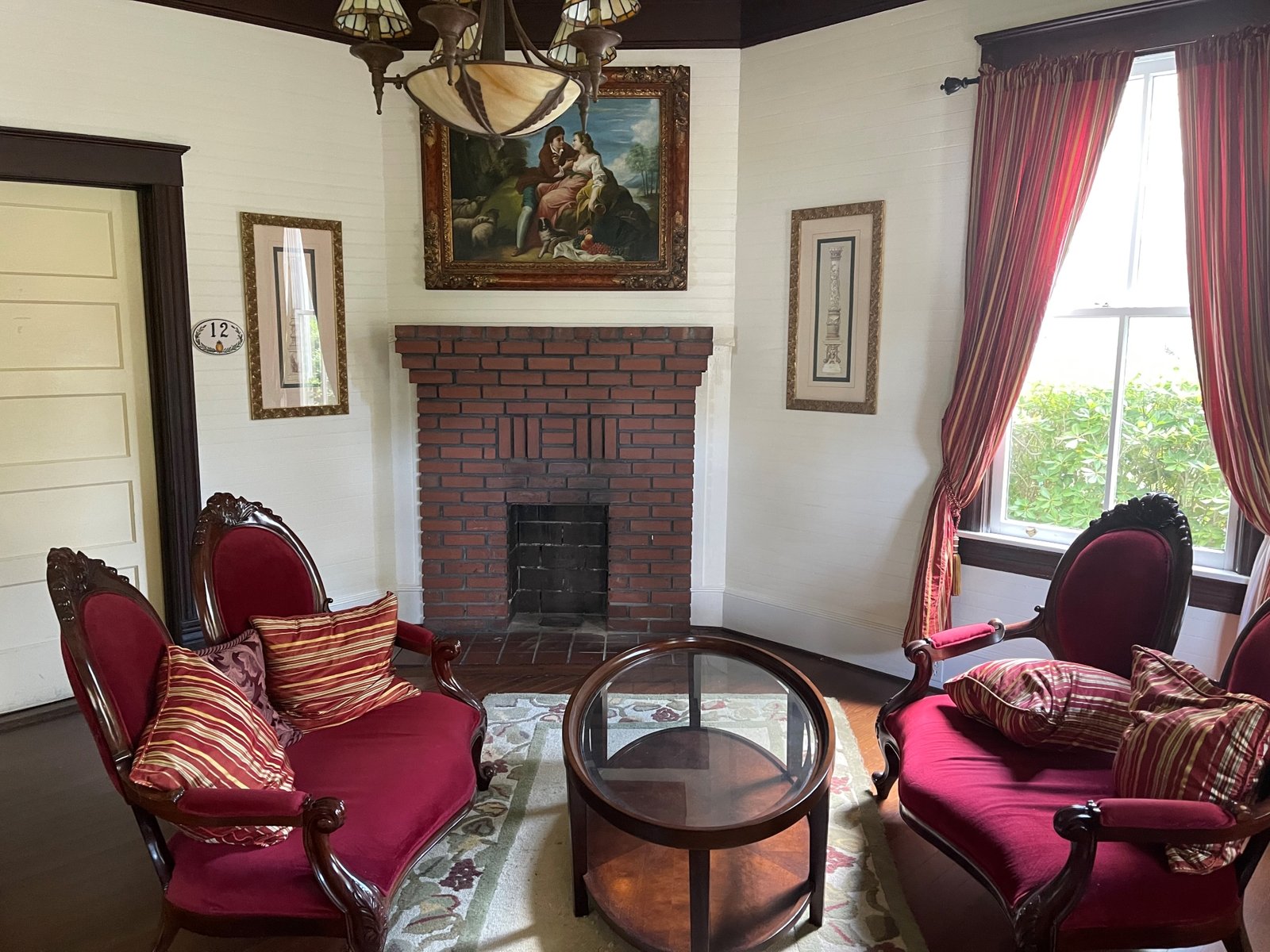 Coombs Inn & Suites in Apalachicola Florida Sitting Area